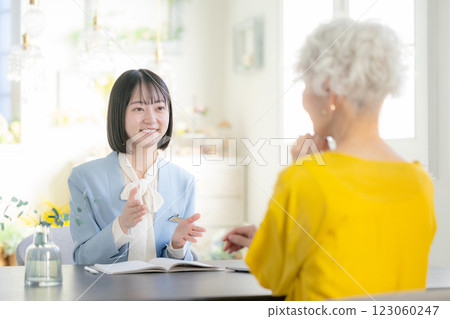 Customer service, women, business 123060247