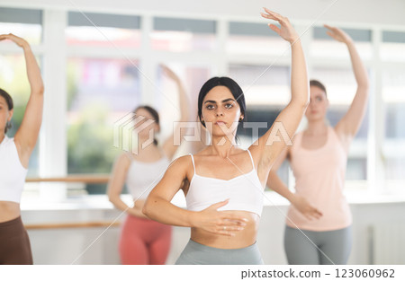 Young ballerinas rehearse ballet poses during ballet classes 123060962