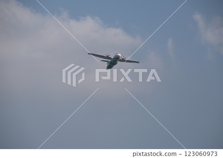 take off 123060973