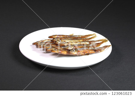 Grilled smelt on a plate 123061023