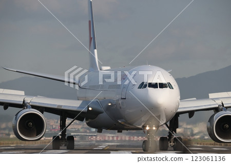 飛機滑行 123061136