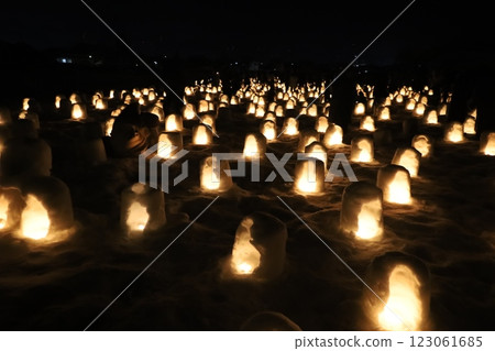 (A seasonal feature of Japan: winter night scenery) Mini snow huts at Janosakigawara <Yokote Snow Festival> 123061685