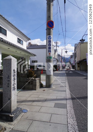 信州、松本市、舊町名牌、「松安寺小路」附近的景色 123062949