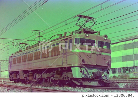 JNR, single EF81 electric locomotive, EF8187, Warabi-Minami-Urawa, October 22, 1977 JNR, single EF81 electric locomotive, EF8187, Warabi-Minami-Urawa, October 22, 1977 123063943
