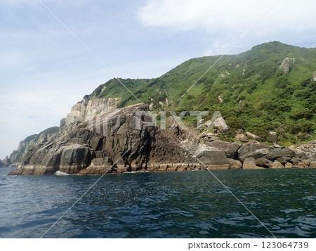 Columnar joints in the Danjo Islands of the Goto Islands 123064739