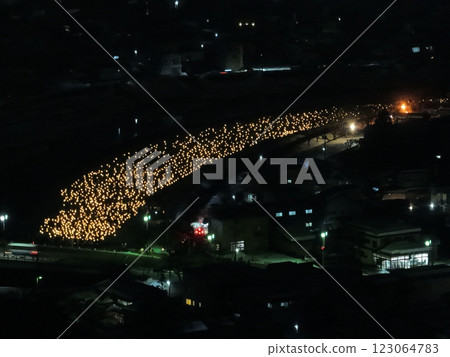 [Night view of Yokote, Akita Prefecture from the sky] Mini snow huts at Hebi no Sakigawara <Yokote Snow Festival> 123064783
