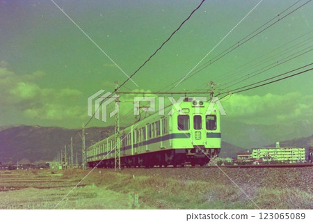 Odakyu, 2400 series local trains between Shin-Matsuda and Odawara, 2466 and others, Kayayama-Tomizu, January 4, 1978 123065089