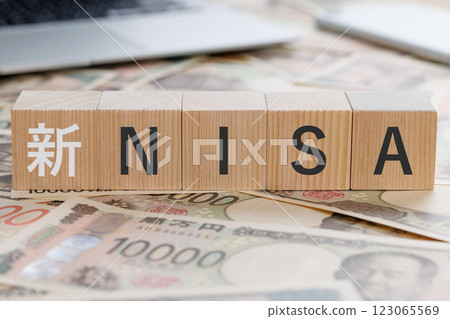 A block with "New NISA" written on top of money 123065569