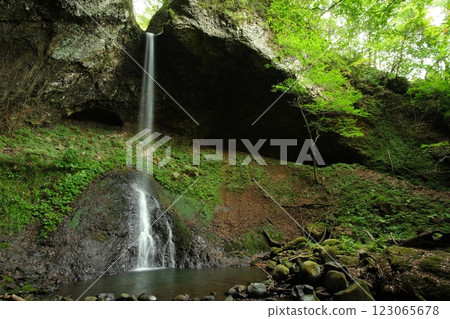 Choshi Falls (Fujisato Town, Yamamoto District, Akita Prefecture) / September Choshi Falls (Fujisato Town, Yamamoto District, Akita Prefecture) / September 123065678