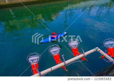 Kayak and red lamp 123065883
