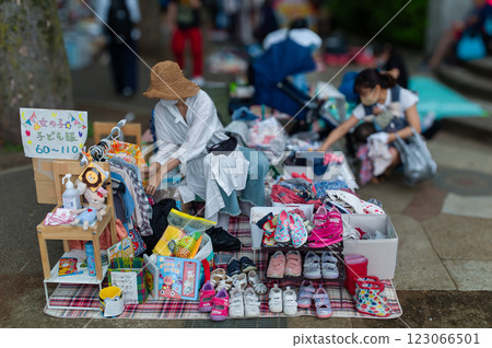 有趣的跳蚤市場 123066501