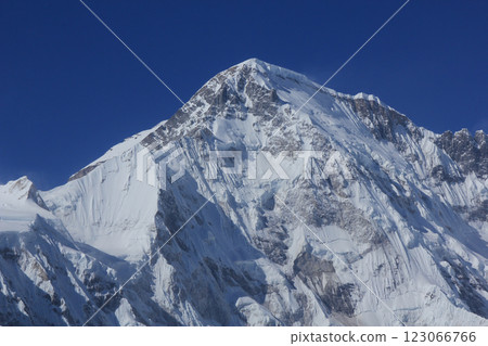 Close up of Cho Oyu, high mountain on the Nepal China Border. 123066766