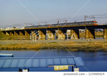 Odakyu's 3000 series SSE double-header crossing the old Tamagawa Bridge, January 3, 1982 Odakyu's 3000 series SSE double-header crossing the old Tamagawa Bridge, January 3, 1982 123066924