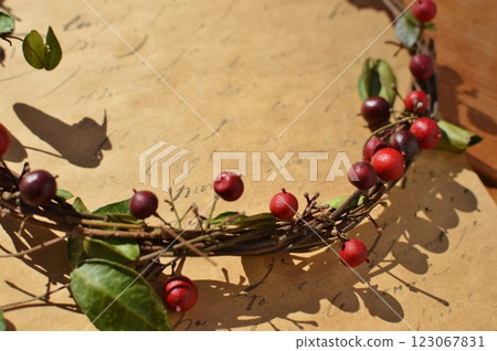 紅色南天竹花環 123067831