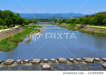 Early summer, Kyoto, Kamogawa River 123069890
