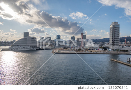從對岸望去的黃昏神戶港 123070241