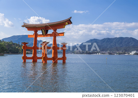 [Great Torii Gate, Miyajima, Hiroshima] 123070401
