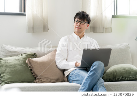 男性個人電腦 123070829