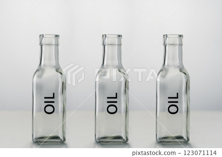 empty bottle for oil 123071114