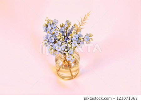 Charming and aesthetically pleasing Blue Floral Arrangement beautifully displayed in a Glass Vase 123071362