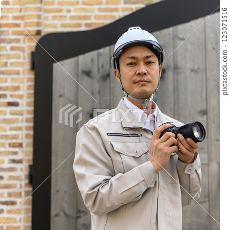 男工人採取記錄 123071516