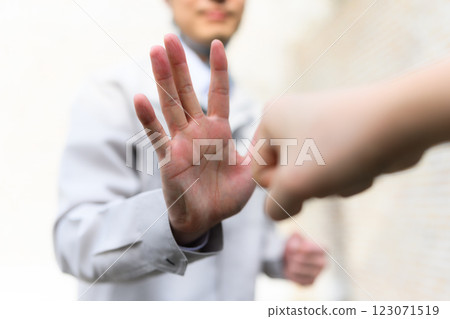 Image of a contractor wearing work clothes 123071519