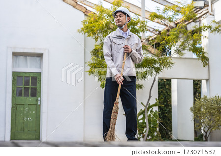 Contractor's image cut (business) Contractor's image cut (business) 123071532