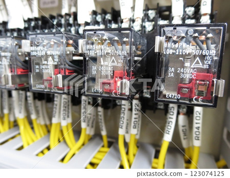 操作和控制電器的繼電器等精密電路 操作和控制電器的繼電器等精密電路 123074125