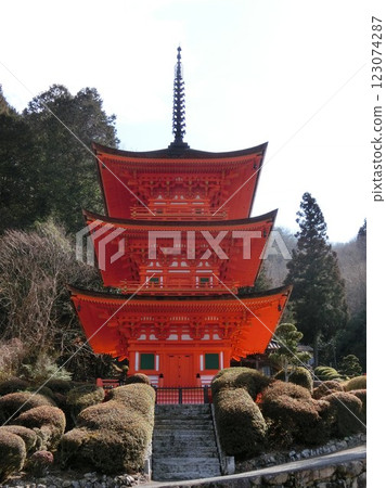 長福寺是一座真言宗寺廟,擁有岡山縣最古老的木製三重塔。 長福寺是一座真言宗寺廟,擁有岡山縣最古老的木製三重塔。 123074287