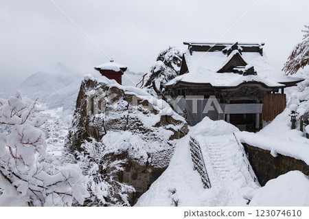 Snowy mountain pagoda 123074610