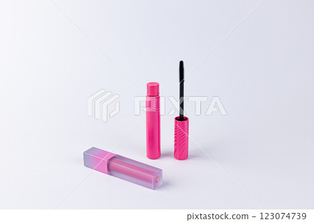 Stylish Pink Mascara and Lip Product Set Against a Clean White Background Capturing the Essence of Modern Beauty and Makeup Trends 123074739