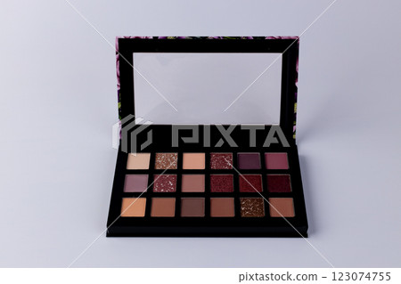 Stunning Eyeshadow Palette with an Exquisite Range of Colors for Vibrant Makeup Looks, Perfect for Both Everyday and Special Occasion Glam 123074755