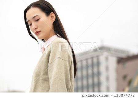 Business woman standing in the city Business woman standing in the city 123074772