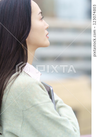 Image of a city, a computer and a businesswoman 123074803