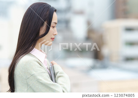 Image of a city, a computer and a businesswoman Image of a city, a computer and a businesswoman 123074805