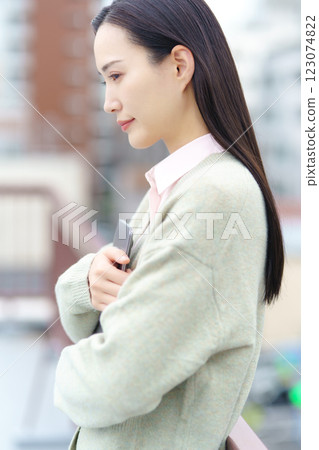 Image of a city, a computer and a businesswoman 123074822