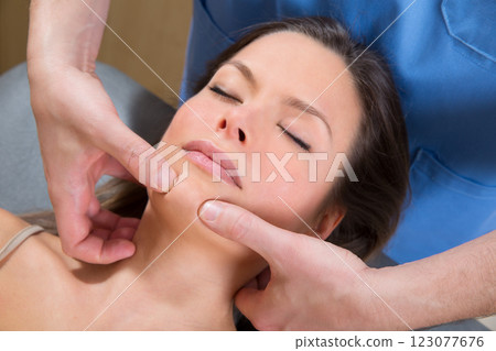 Facial tuina massge therapy on beutiful woman face 123077676