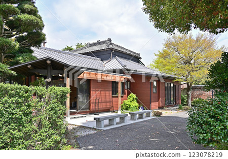 漫步在中山道的高崎：高崎市常盤町山田文庫本館 123078219