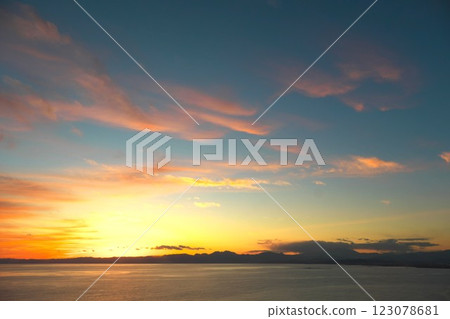 湘南海的落日與晚霞，留下一抹藍色 123078681