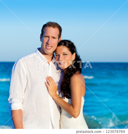 couple in love hug in blue sea vacation 123078769