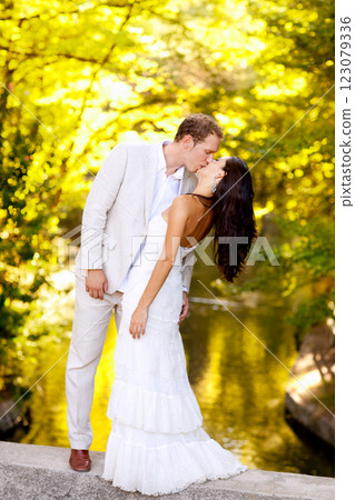 couple kissing in honeymoon outdoor park couple kissing in honeymoon outdoor park 123079336