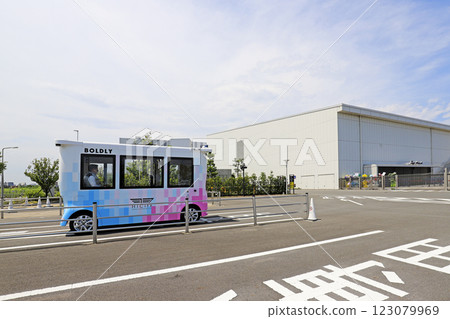 Access between Haneda Innovation City and Terminal 3: Autonomous Driving EV MiCa 123079969