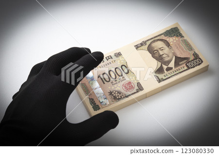 Hand holding a stack of 1 million yen bills 123080330