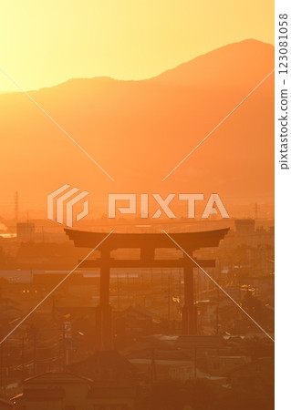 Yahiko Otorii in the morning (Niigata Prefecture) Yahiko Otorii in the morning (Niigata Prefecture) 123081058