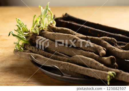 Two varieties of healthy product scorzonera roots on a vintage tray Two varieties of healthy product scorzonera roots on a vintage tray 123082507
