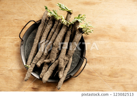 Vintage tray with edible scorzonera roots, top view 123082513