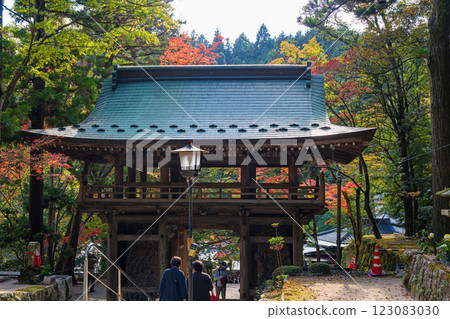 [88th Temple] Okuboji Temple Gate in Autumn [Shikoku 88 Temples] 123083030