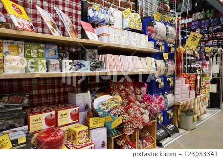 有趣的復古雜貨店 有趣的復古雜貨店 123083341