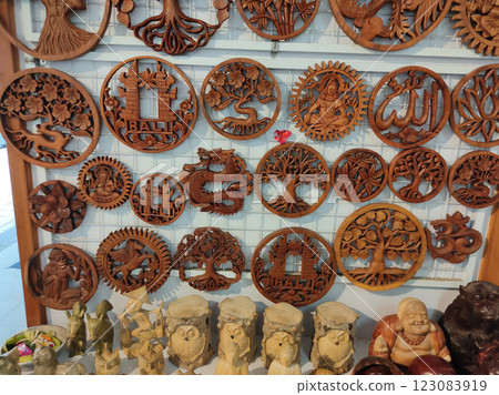 Traditional wood carving at Bali, Indonesia Traditional wood carving at Bali, Indonesia 123083919