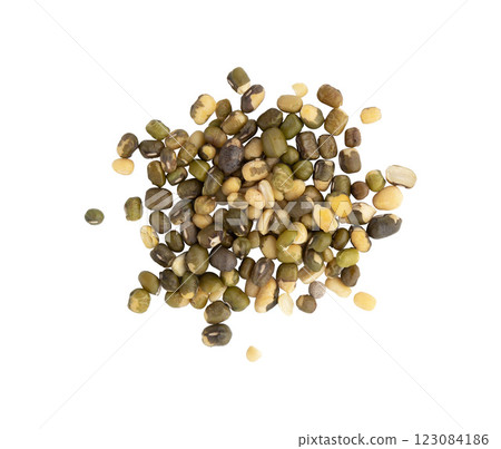 heap of mung bean isolated heap of mung bean isolated 123084186